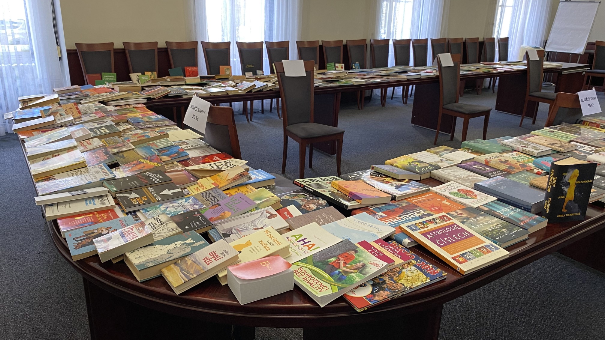 Knižní bazar na podporu Bílého kruhu bezpečeí