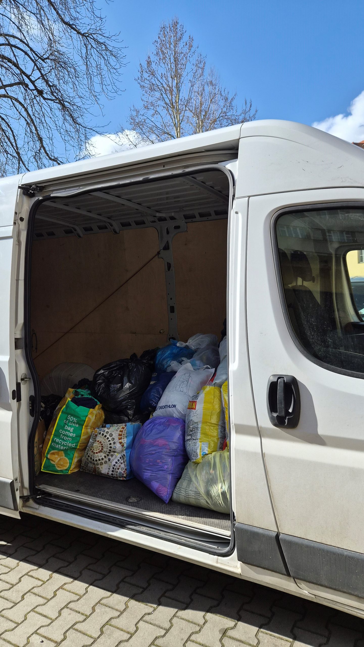 Spolčená podpora na Klub svobodných matek a Oděvní bance